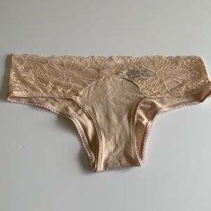 NWT VS Cheeky Nude Medium